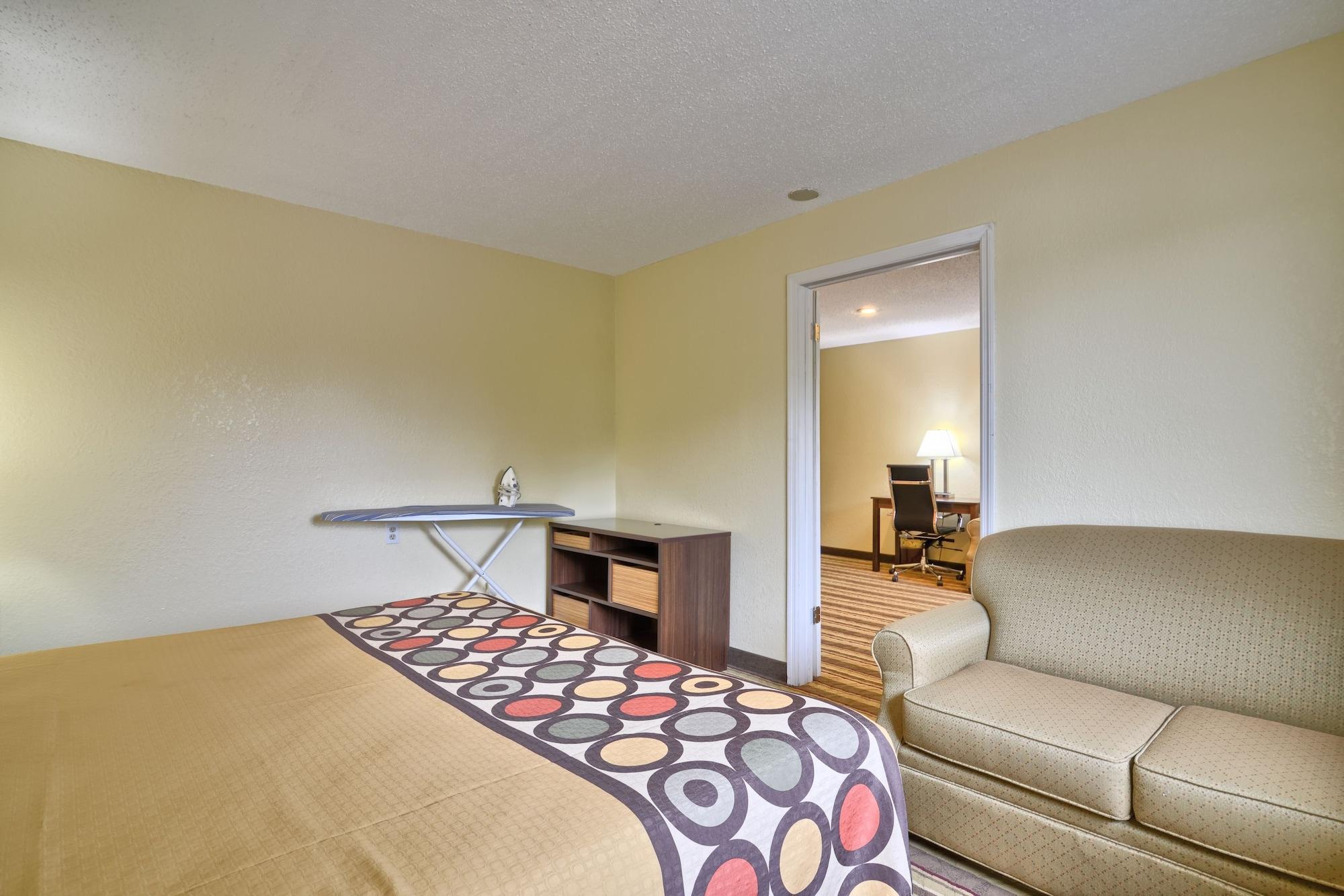 Super 8 By Wyndham Latham - Albany Airport Hotel Exterior photo